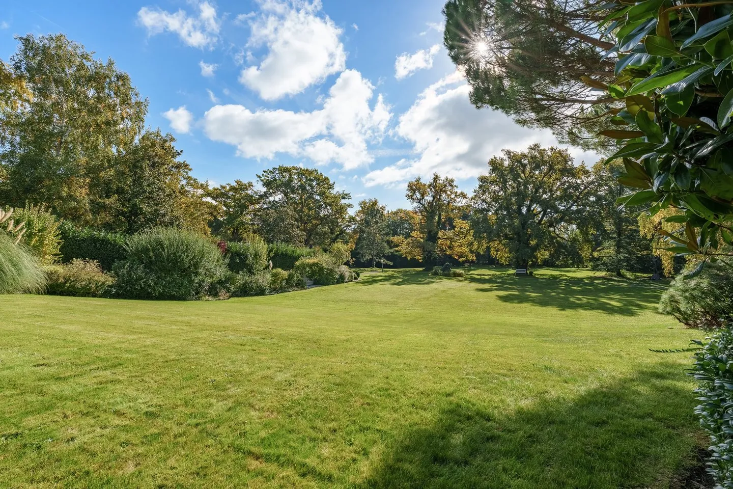 Large estate of high standard in Vandoeuvres - Photo 2 of 12