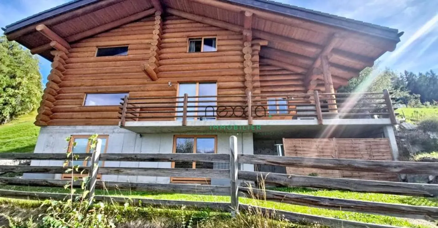 Chalet with Panoramic Views - Photo 1 of 11