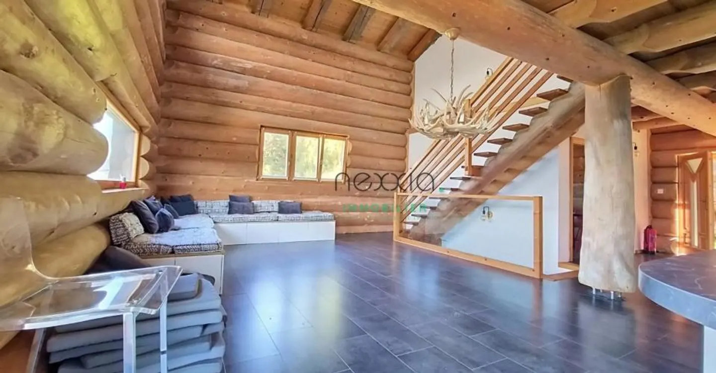Chalet with Panoramic Views - Photo 3 of 11