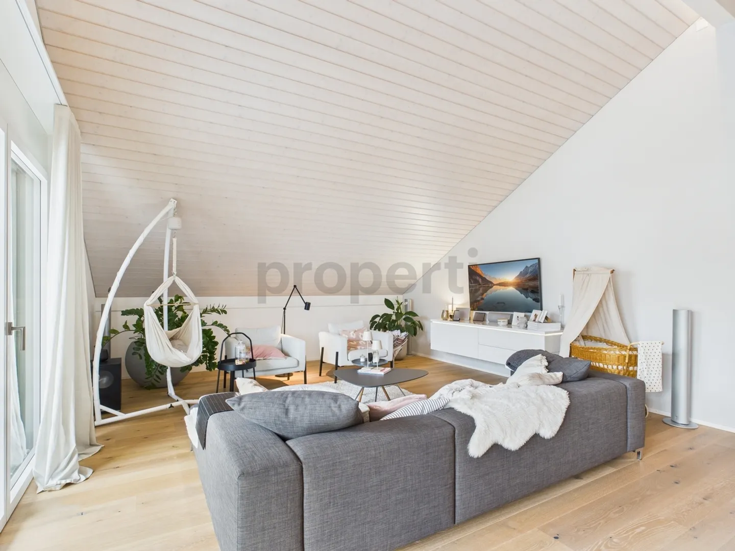 Modern 5.5-room penthouse apartment in Erlinsbach with beautiful terrace where you can enjoy the evening sun - Photo 2 of 11