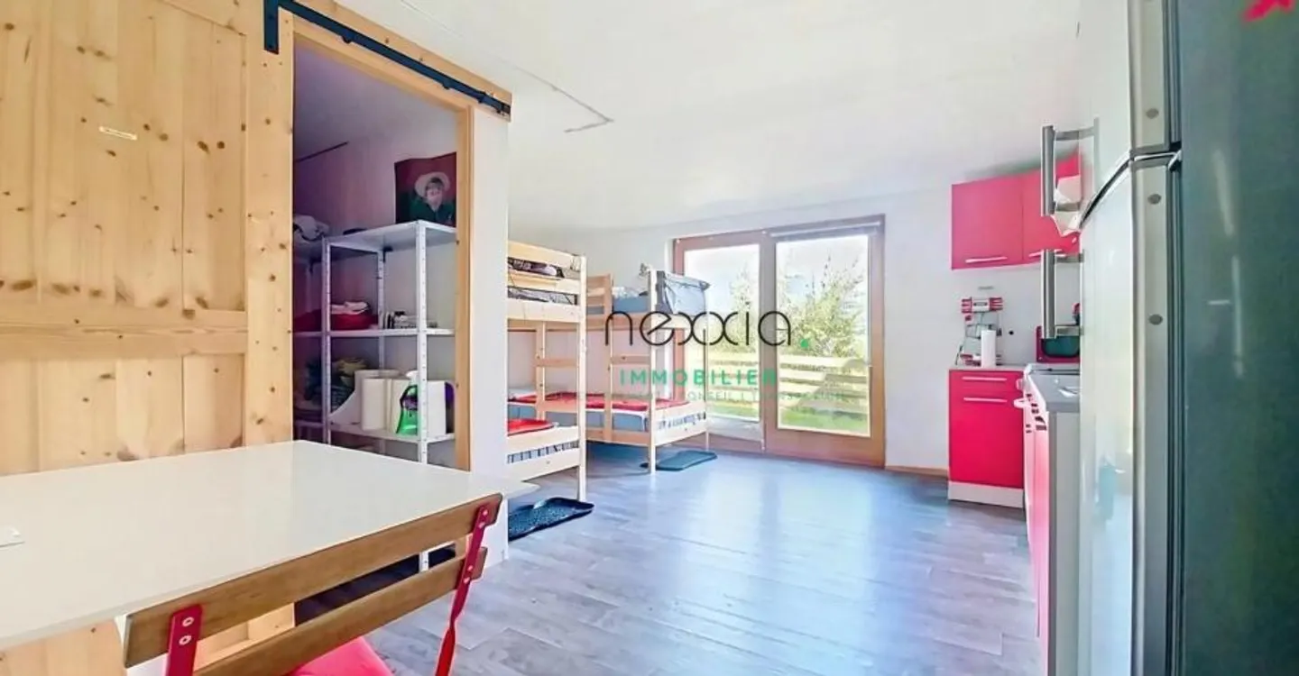 Chalet with Panoramic Views - Photo 8 of 11