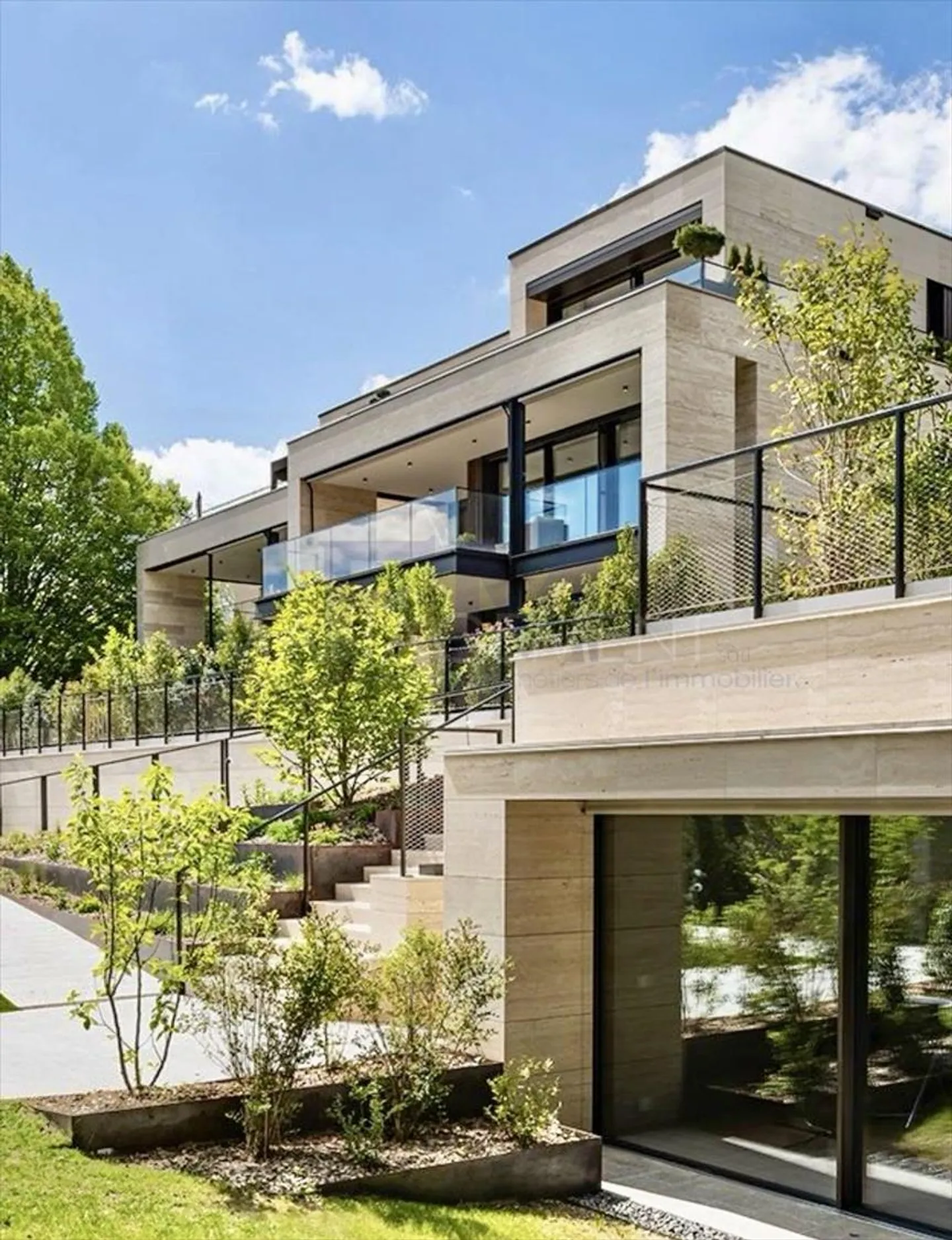 9-room apartment - Photo 1 of 13