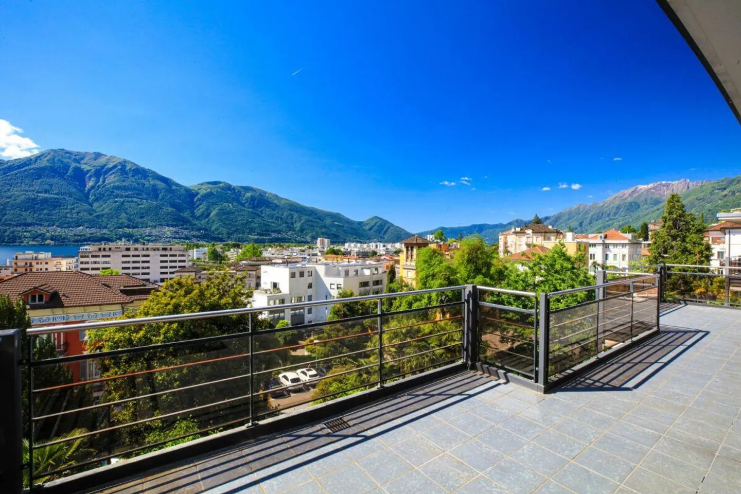 MURALTO - Attico spazioso con vista sul Lago Maggiore - Foto 4 di 30