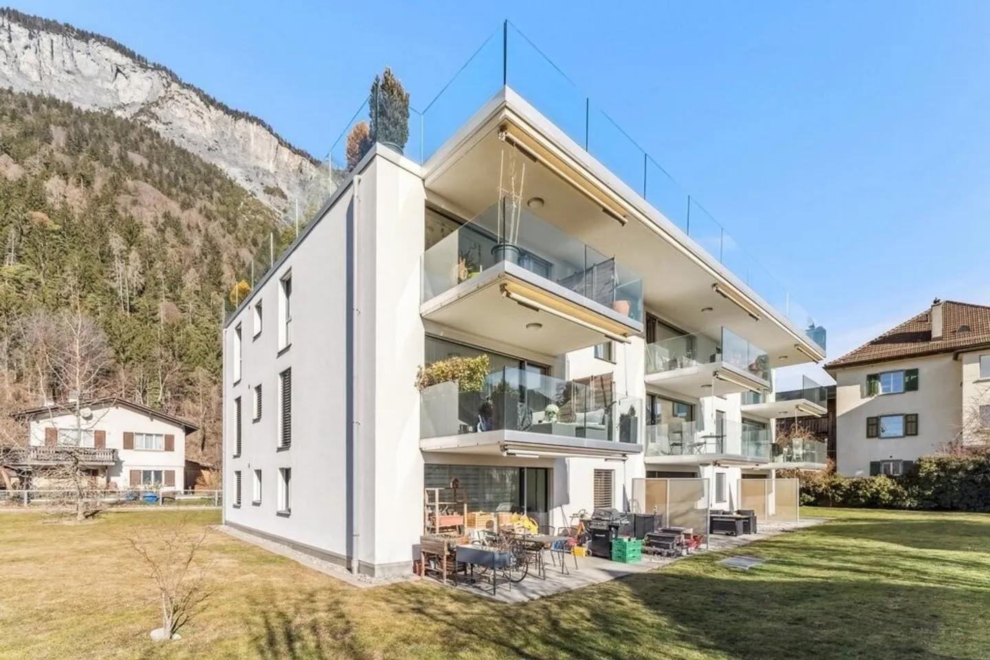 Spacious 3.5-Room Apartment - Photo 1 of 11