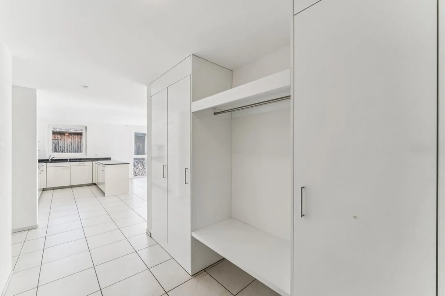 Spacious 3.5-Room Apartment - Photo 7 of 11