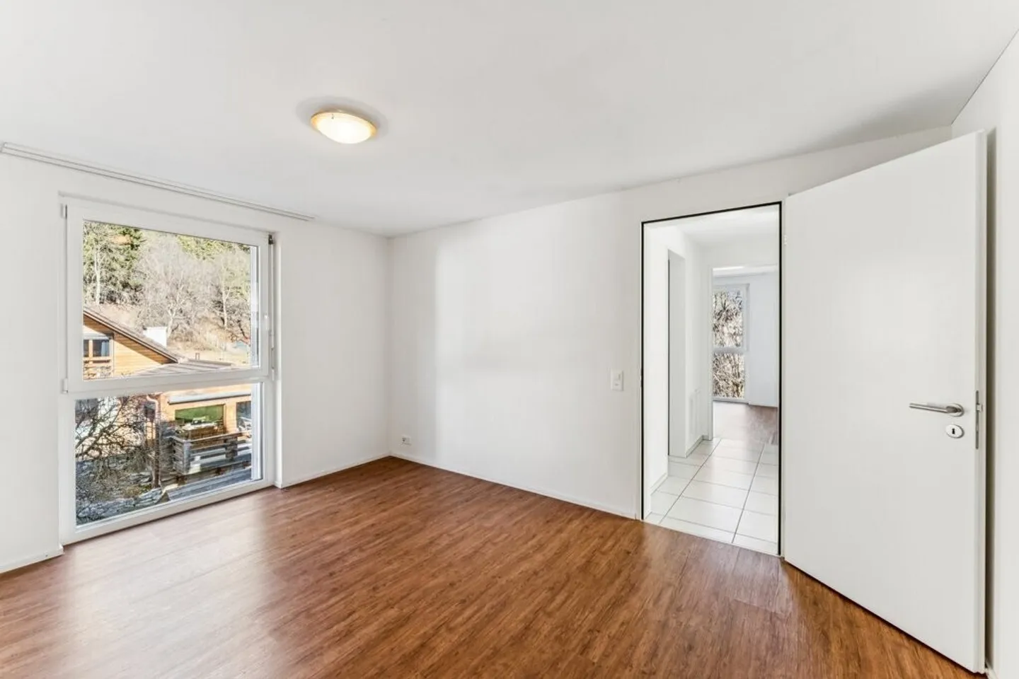 Spacious 3.5-Room Apartment - Photo 8 of 11