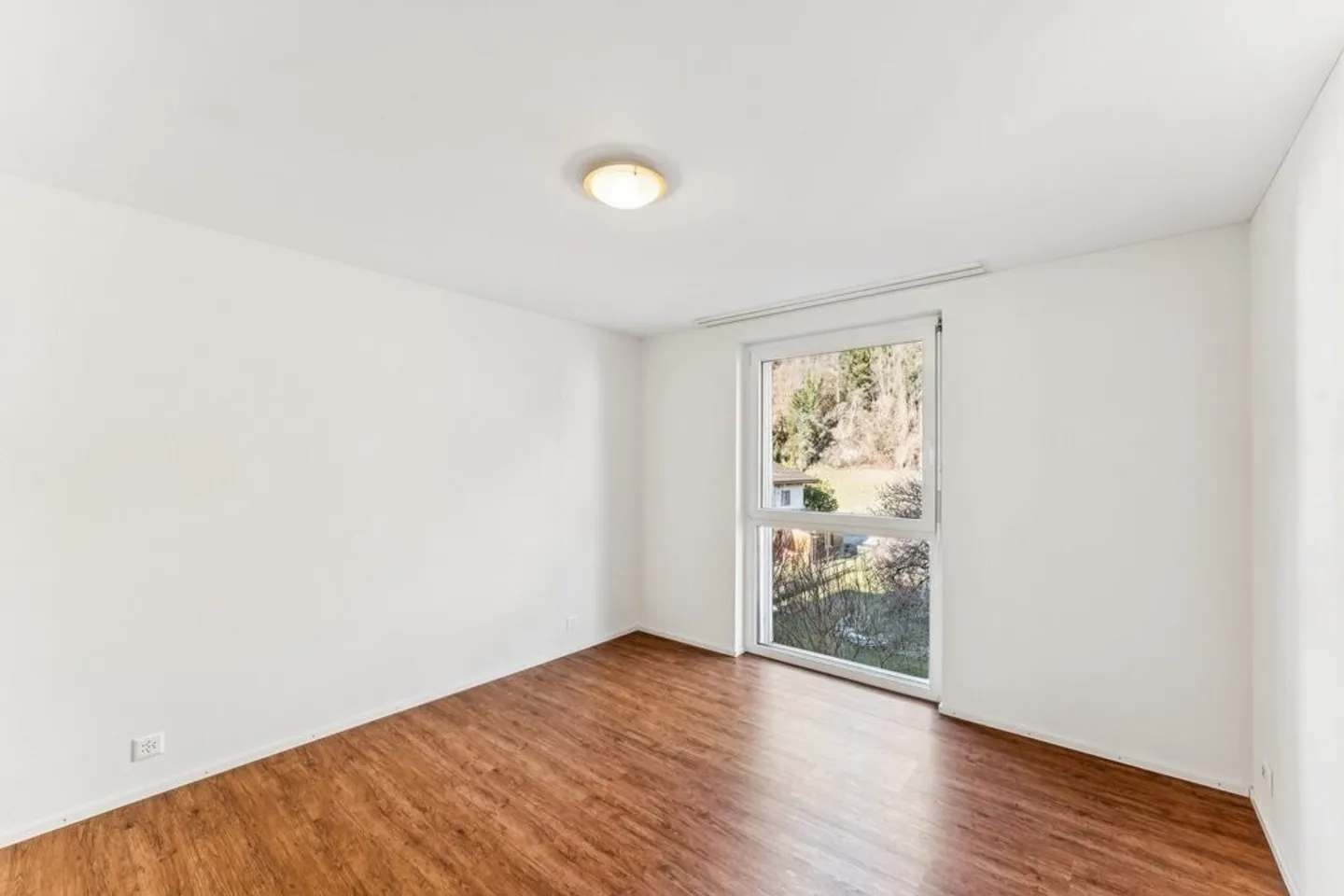 Spacious 3.5-Room Apartment - Photo 9 of 11