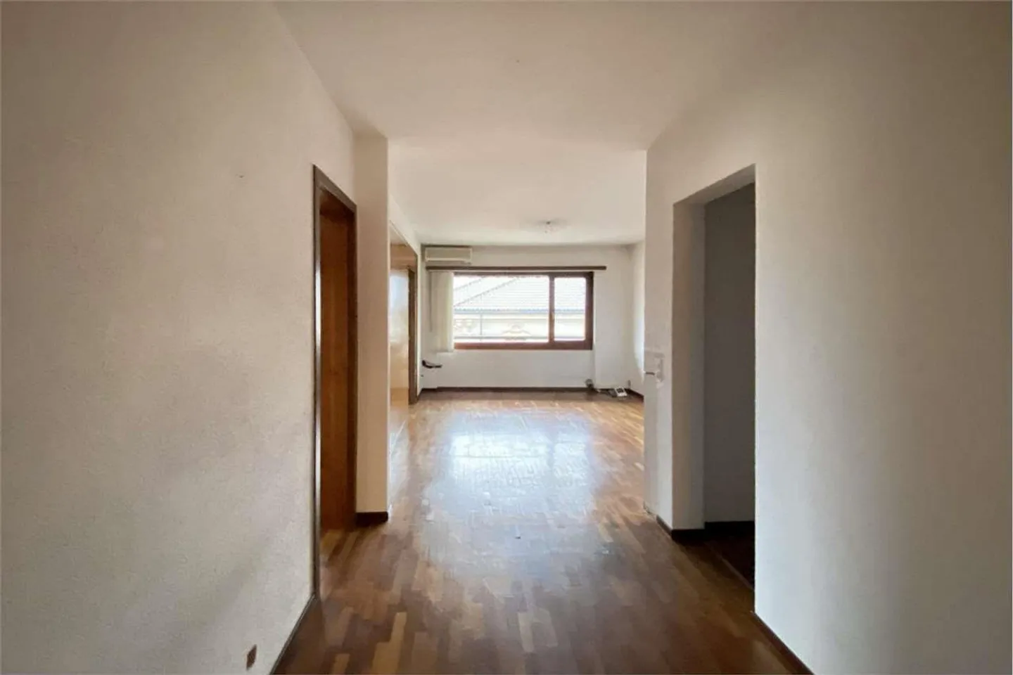 Spacious and bright offices in the center of Lugano - Photo 2 of 13