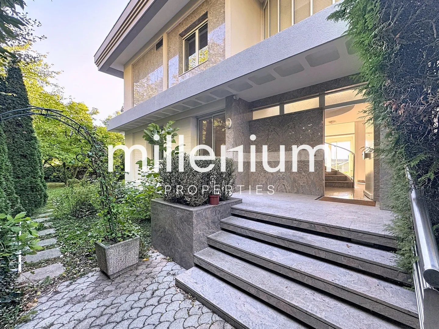 «In esclusiva - Villa indipendente a Collonge-Bellerive con vista lago» - Foto 3 di 9