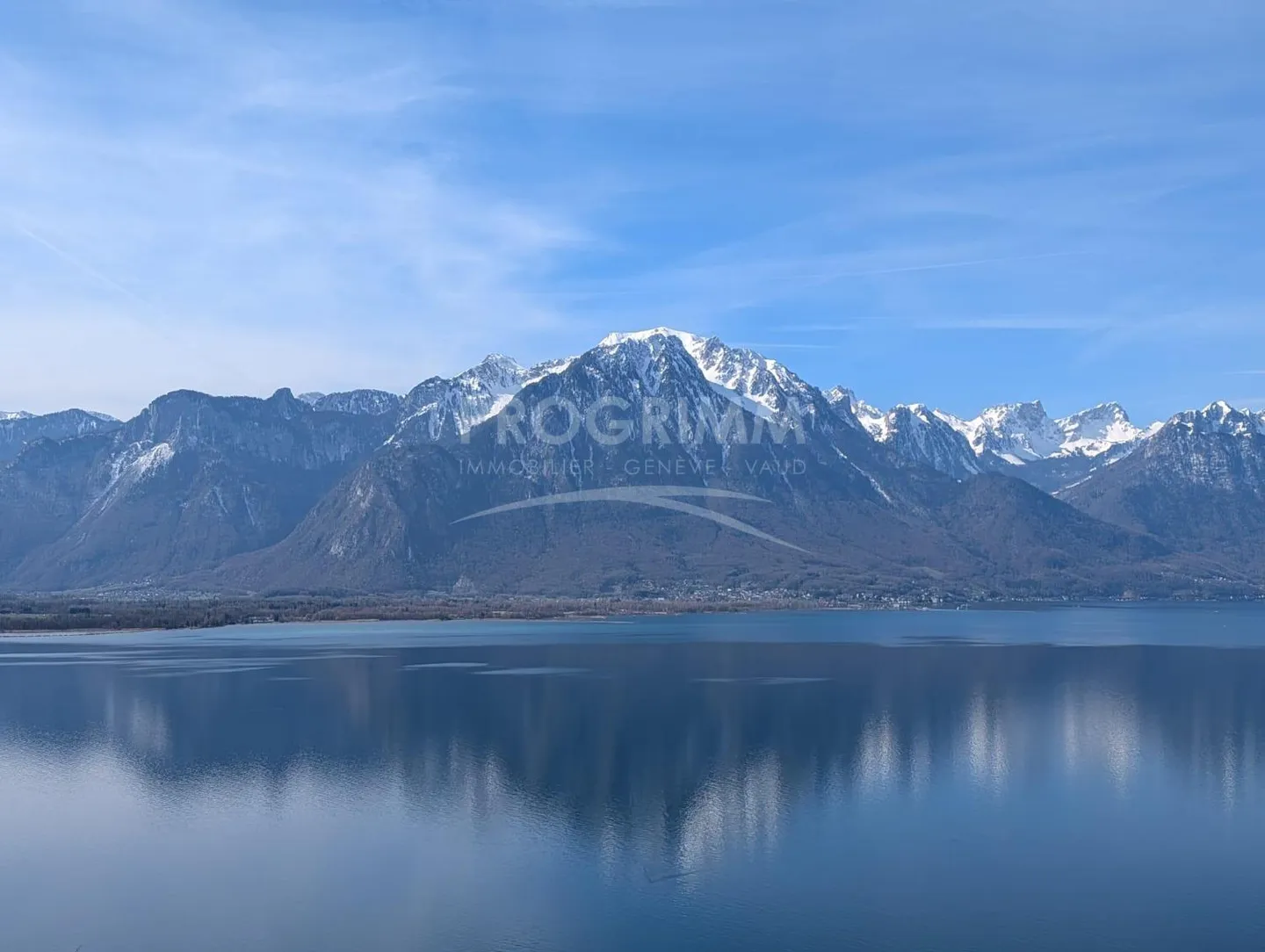 Selten: Dachgeschoss 4.5 Zimmer - atemberaubende Aussicht - 2 Parkplätze - Foto 1 von 9