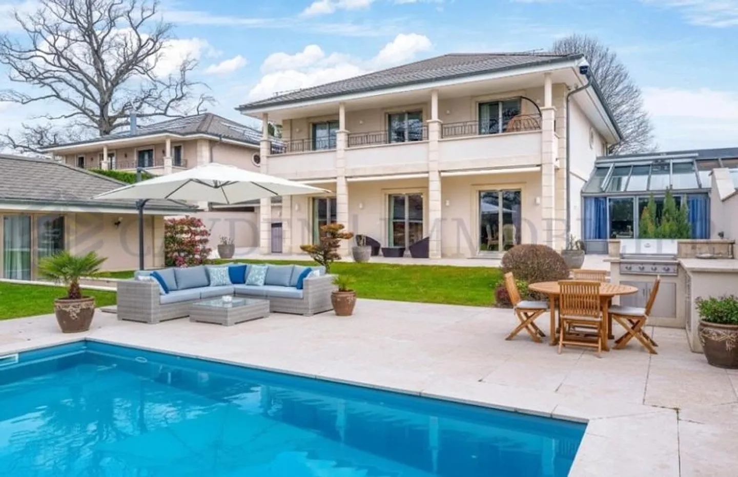 Ausnahme Villa mit Pool - Foto 1 von 15