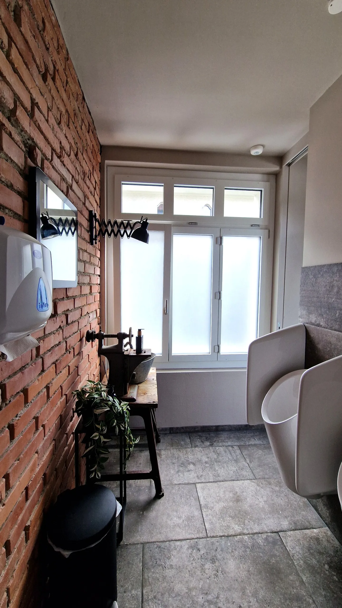 Edificio residenziale e commerciale storico con molteplici opportunità - Foto 10 di 21