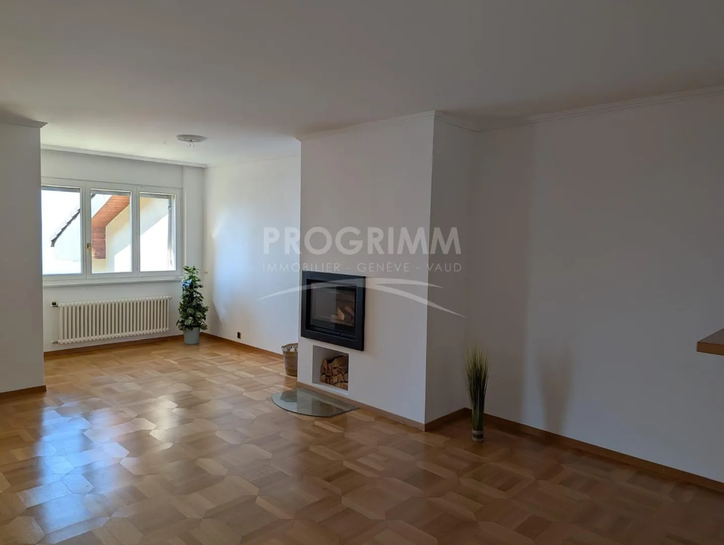 Selten: Dachgeschoss 4.5 Zimmer - atemberaubende Aussicht - 2 Parkplätze - Foto 3 von 9