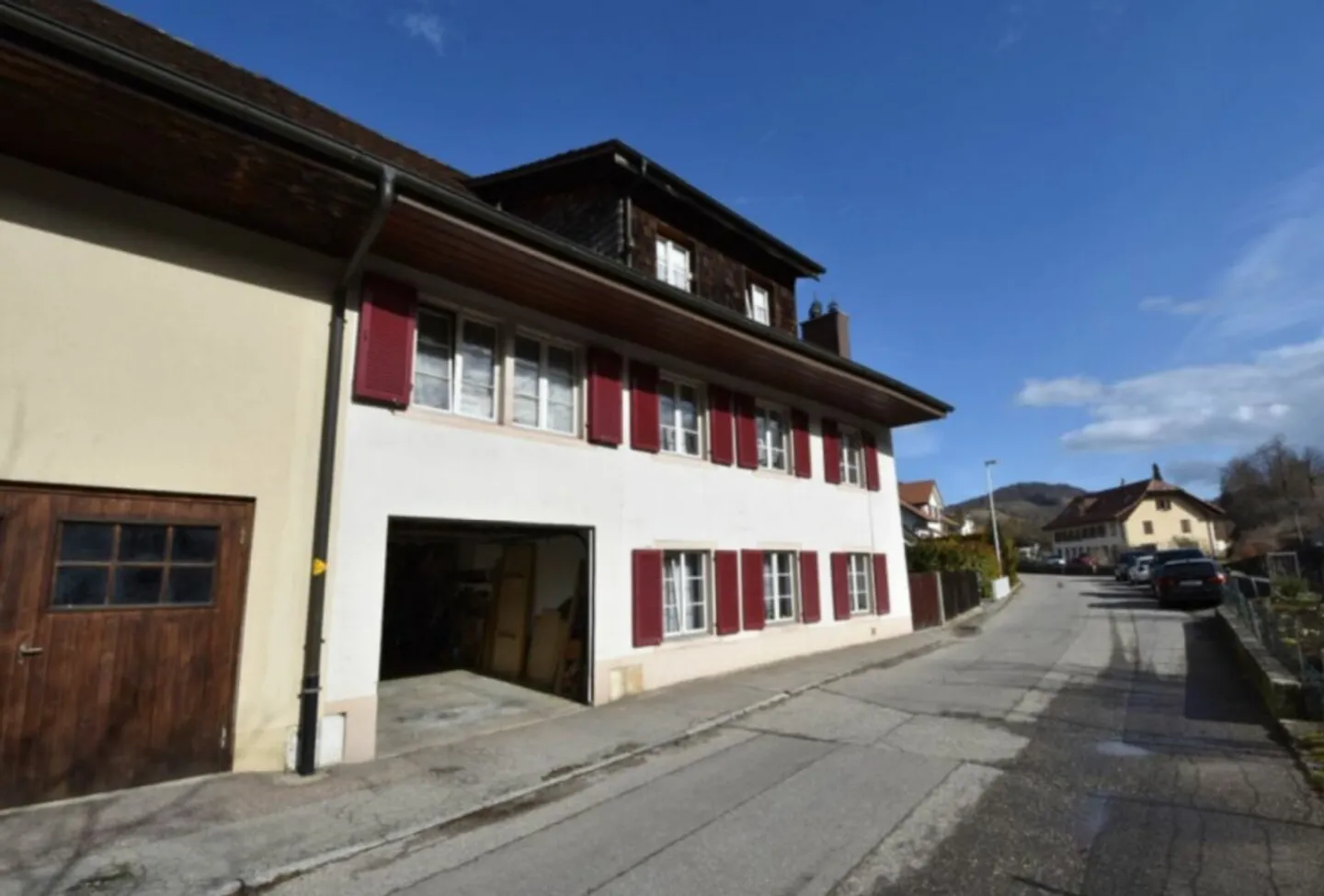 Charming 2.5 Room Apartment - Photo 2 of 9