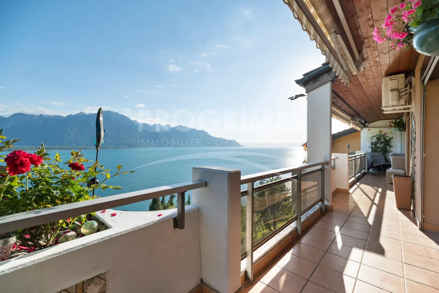 Selten: Dachgeschoss 4.5 Zimmer - atemberaubende Aussicht - 2 Parkplätze - Foto 6 von 9