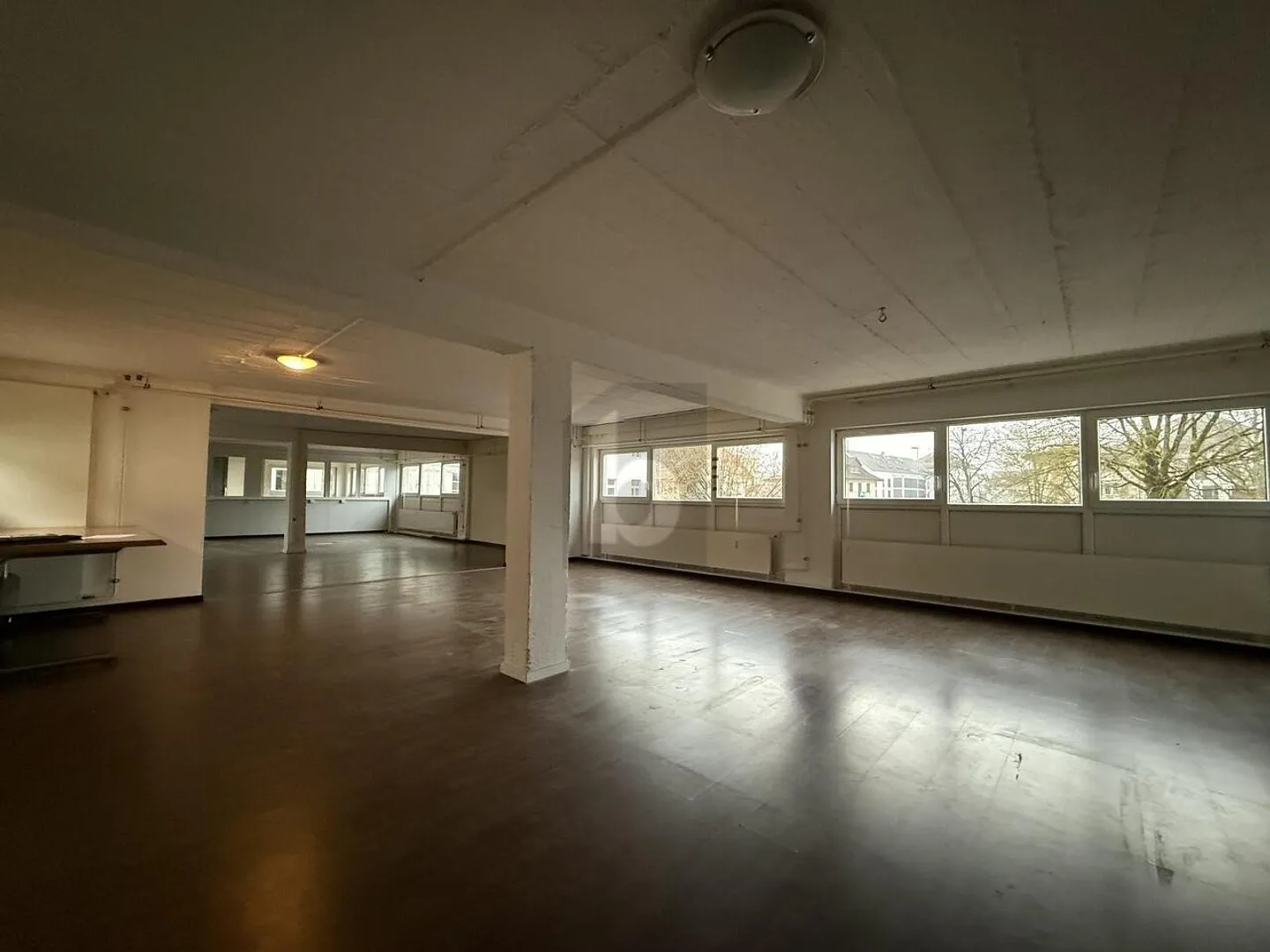 MOLTO SPAZIO, COLLEGAMENTO TOP & PRONTO PER INIZIARE IMMEDIATAMENTE - Foto 5 di 6