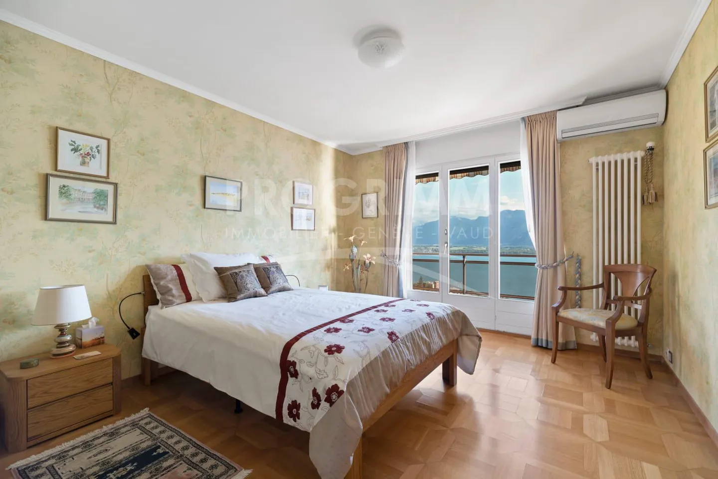 Selten: Dachgeschoss 4.5 Zimmer - atemberaubende Aussicht - 2 Parkplätze - Foto 7 von 9