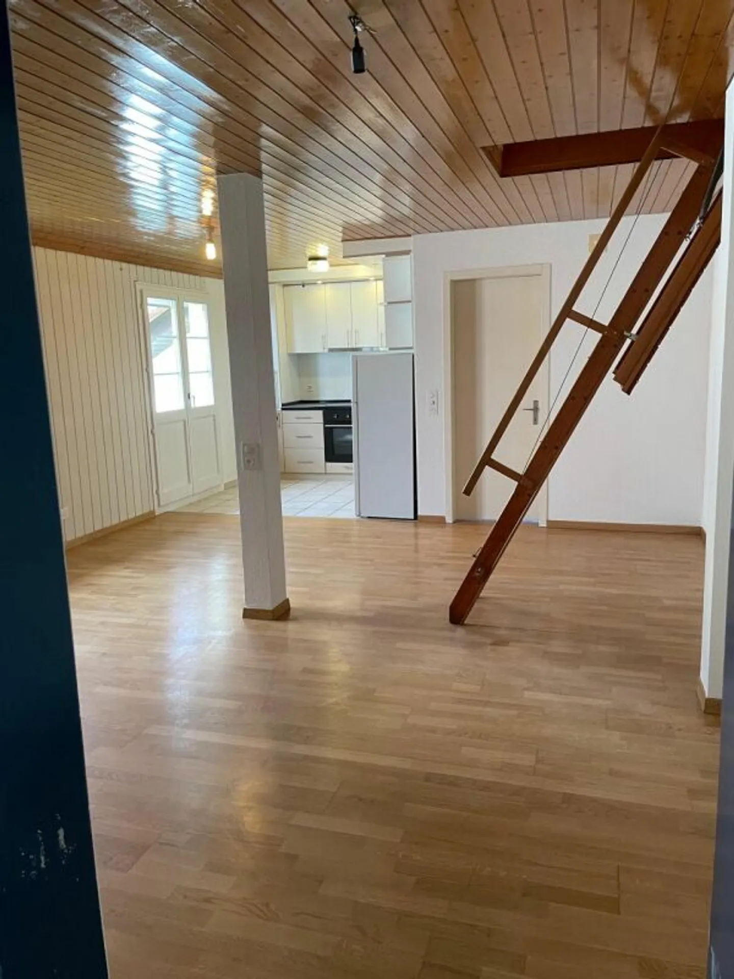 Charming 2.5 Room Apartment - Photo 5 of 9