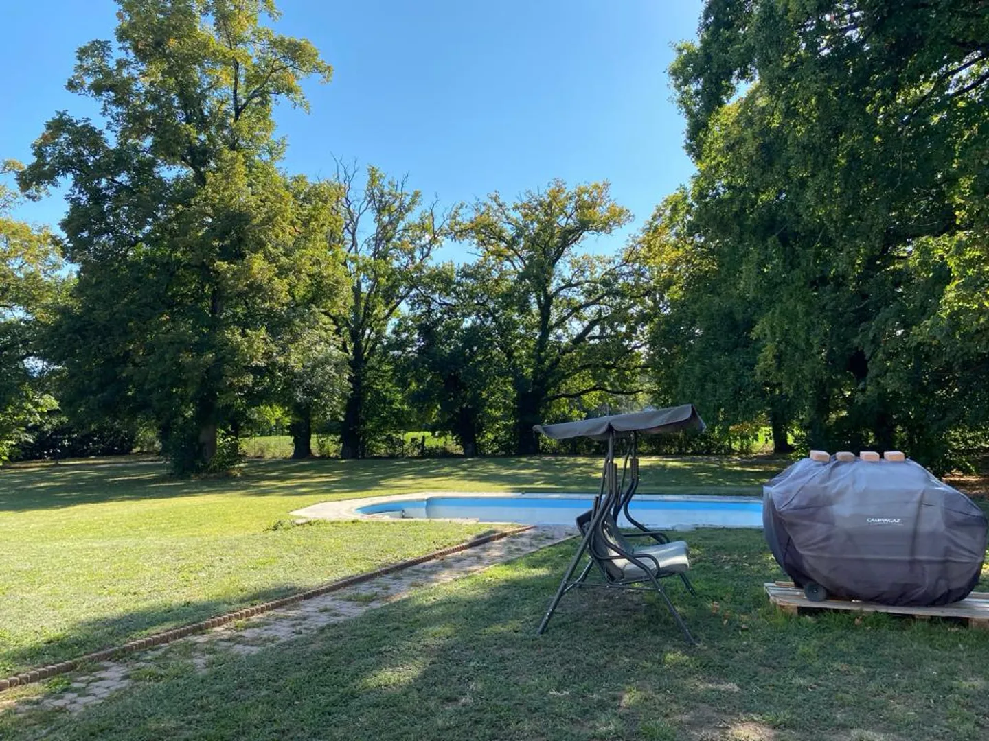 Magnifico palazzo in un parco alberato e recintato - Foto 7 di 12