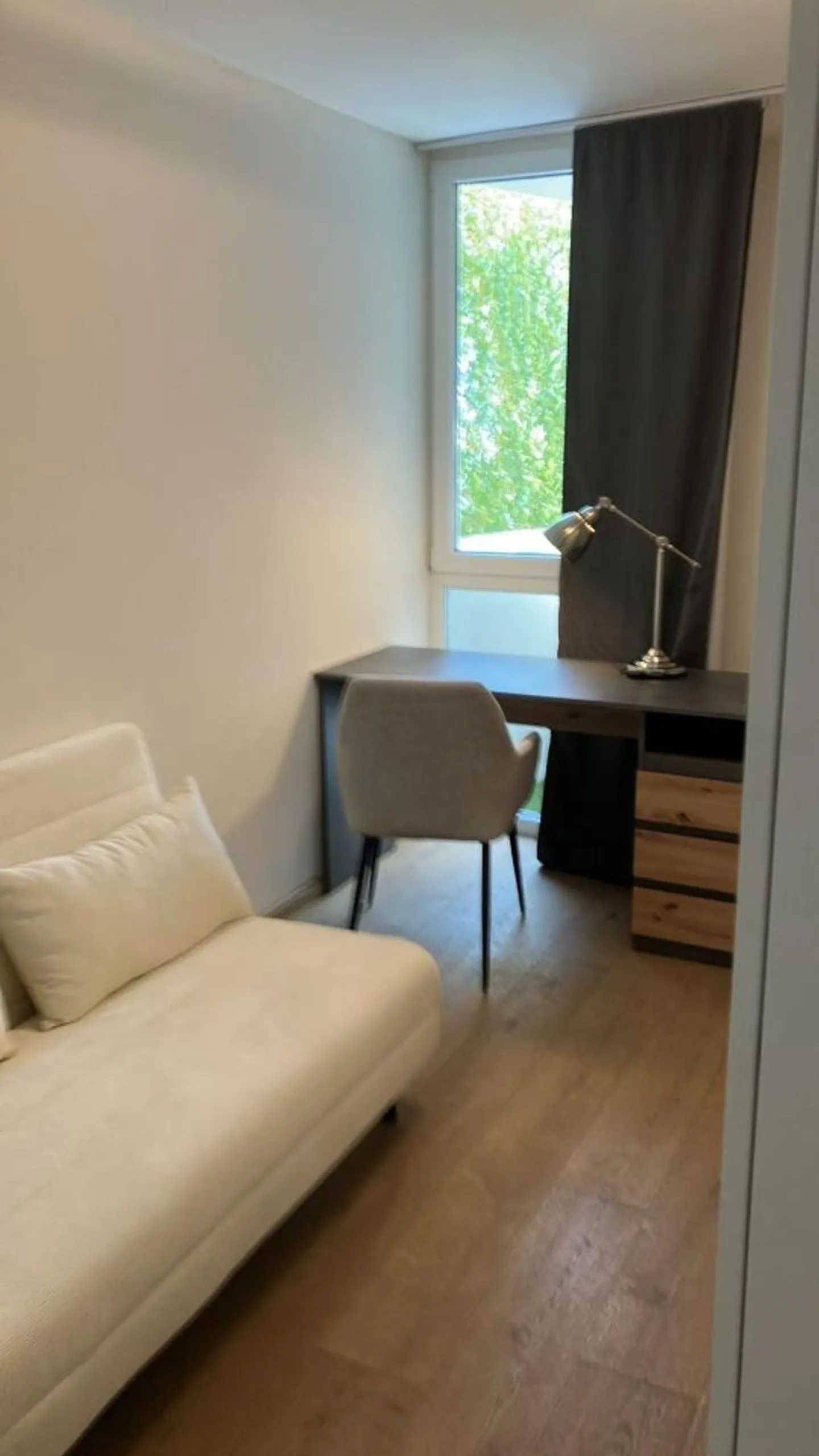 Beautiful furnished 3.5-room apartment with stunning views of the lake and mountains - - Photo 5 of 10