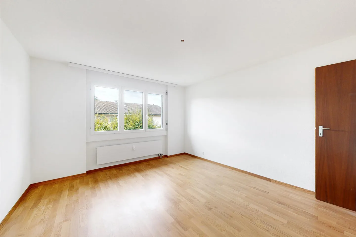 Charming apartment seeks tenant! - Photo 2 of 7