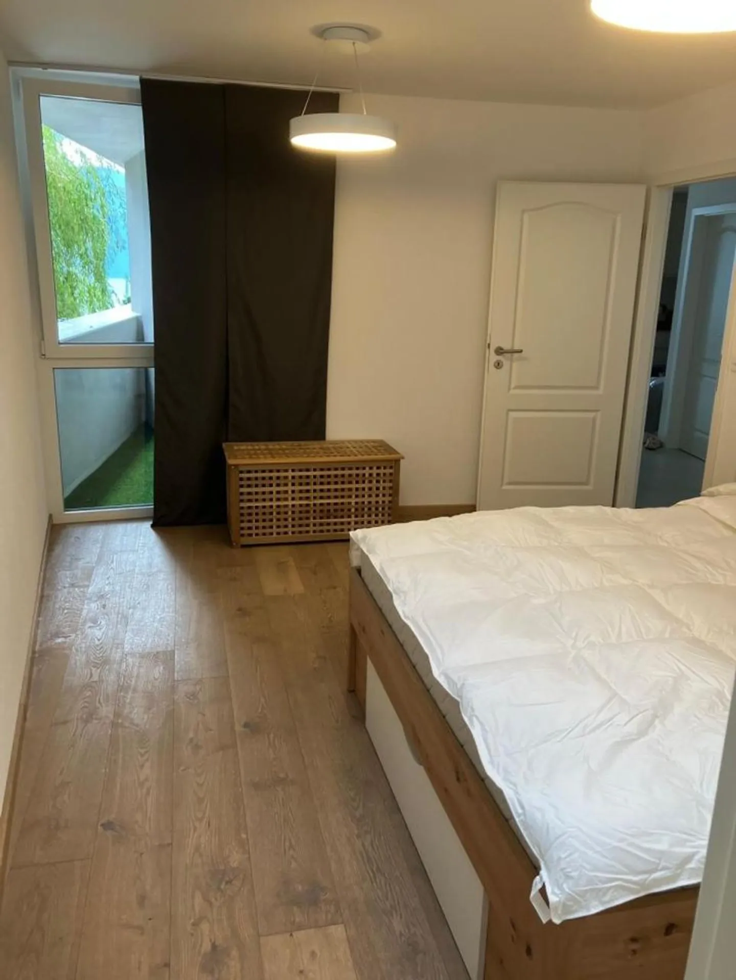 Beautiful furnished 3.5-room apartment with stunning views of the lake and mountains - - Photo 4 of 10