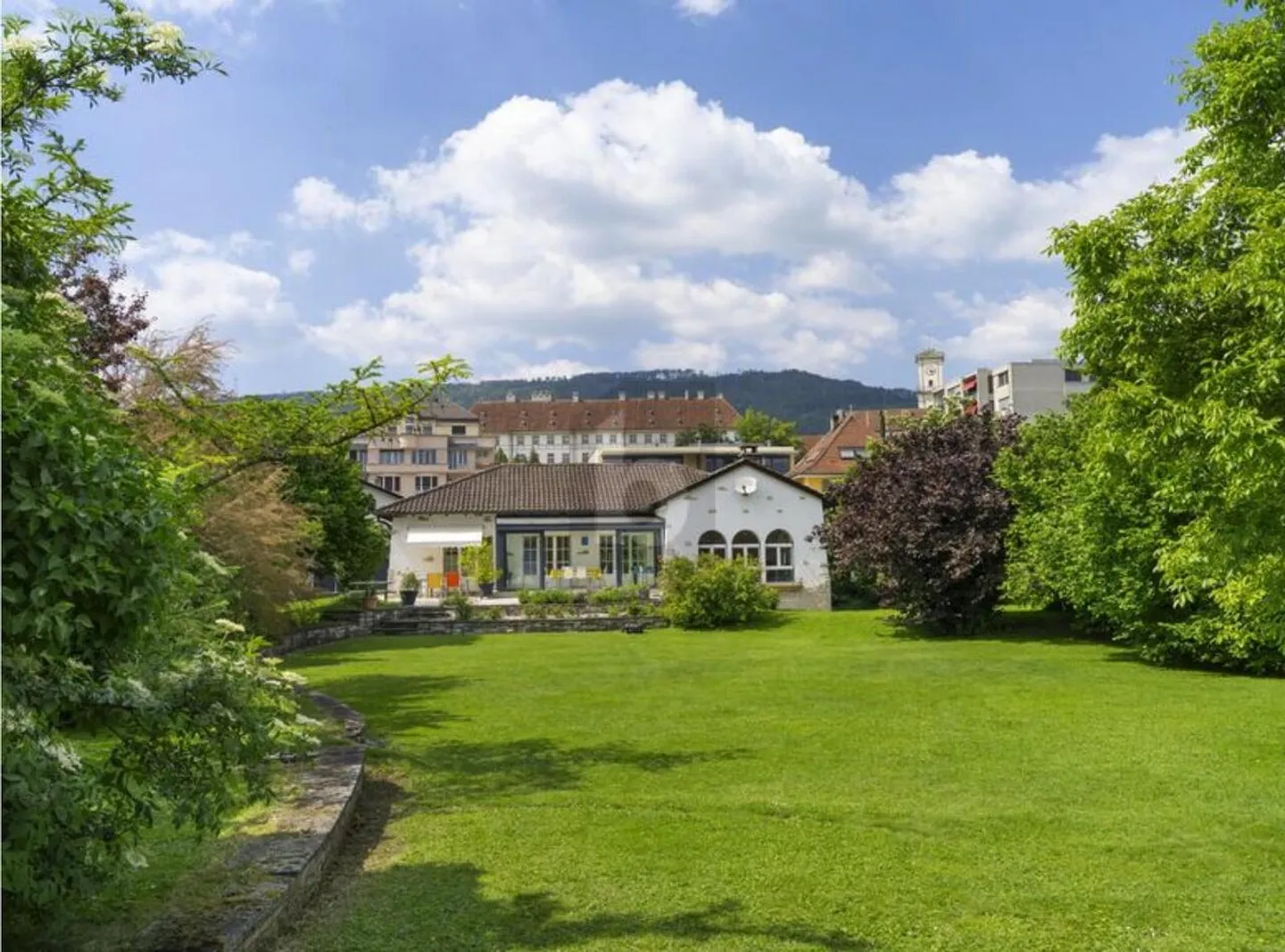 Ampia Casa Indipendente a Delémont - Foto 1 di 6