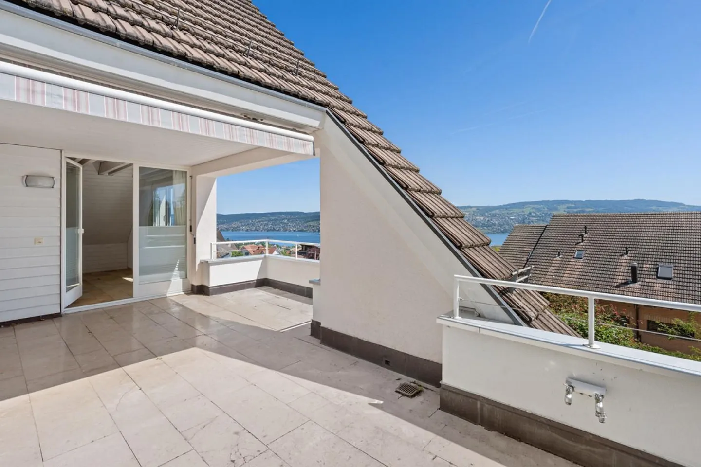 Dreamlike 4.5-room apartment with lake view in Oberrieden - Photo 7 of 20