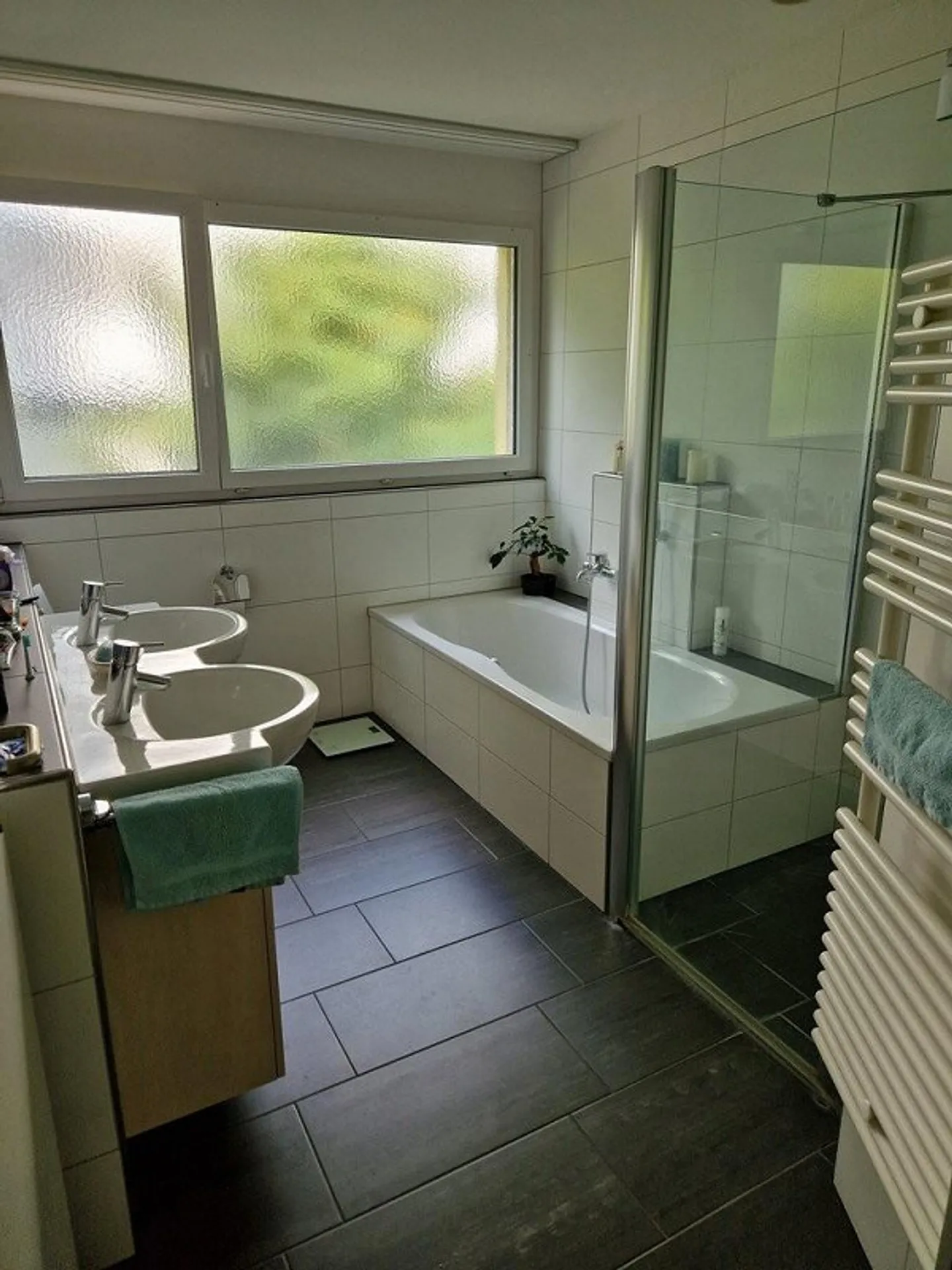 Geräumige Wohnung mit großem Balkon - Foto 4 von 5