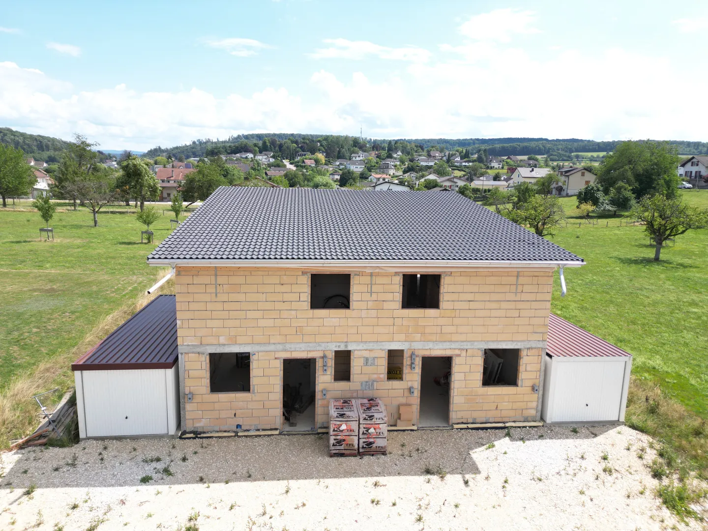 Costruisci la tua visione Due case da completare in un ambiente verde - Foto 4 di 11