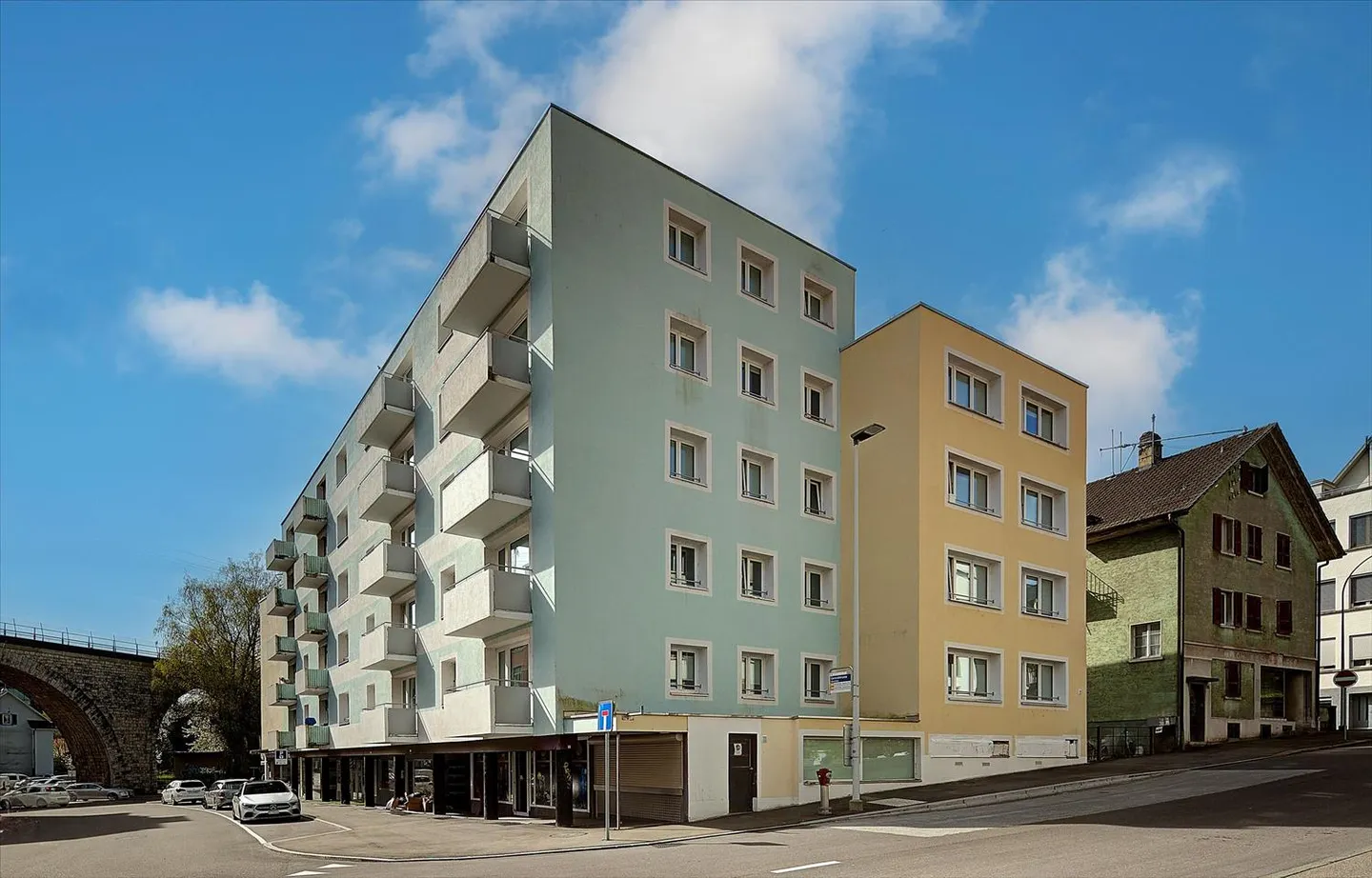 Attractive commercial space in a prime location in Grenchen for rent! - Photo 1 of 7