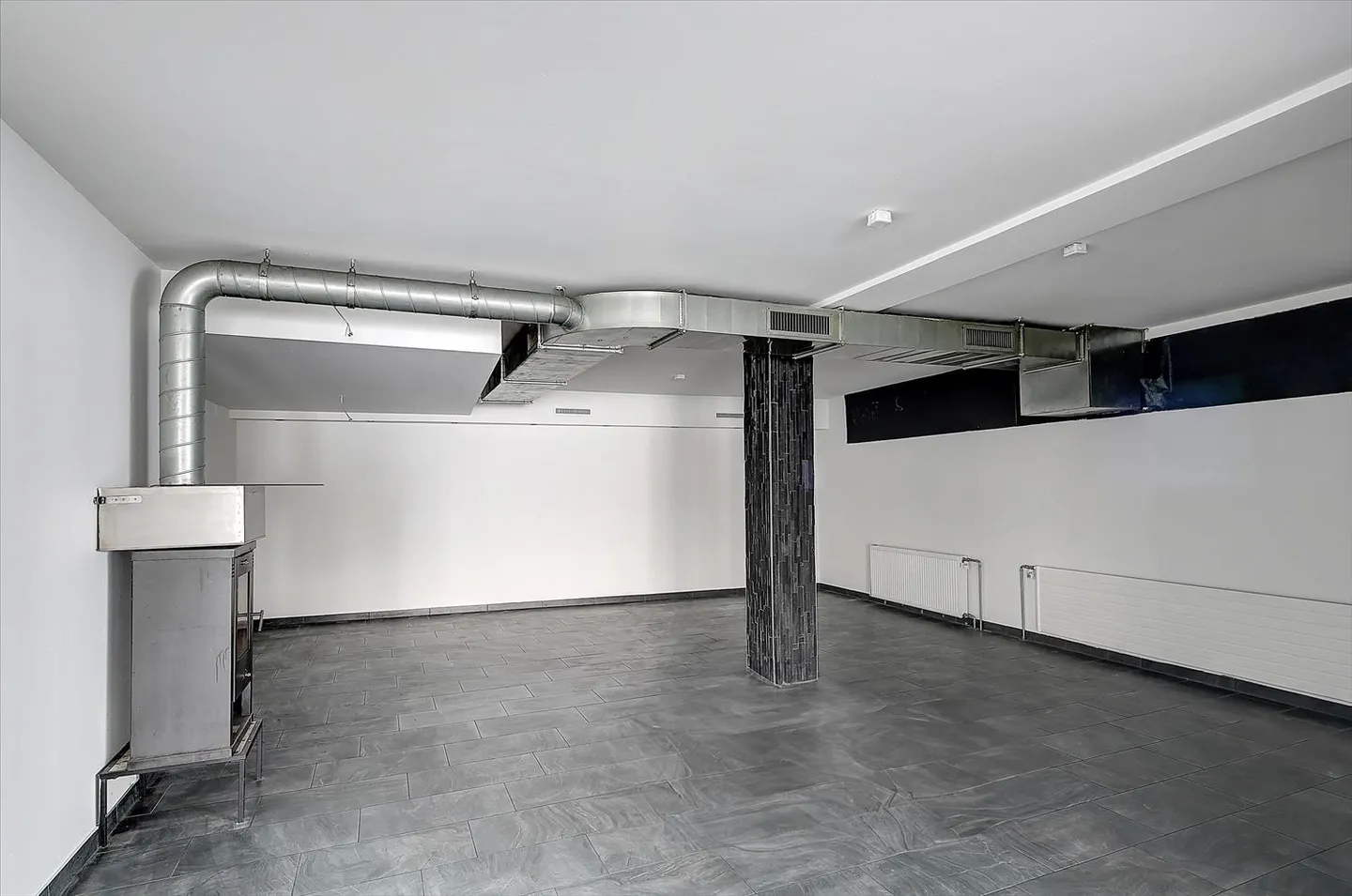 Attractive commercial space in a prime location in Grenchen for rent! - Photo 3 of 7