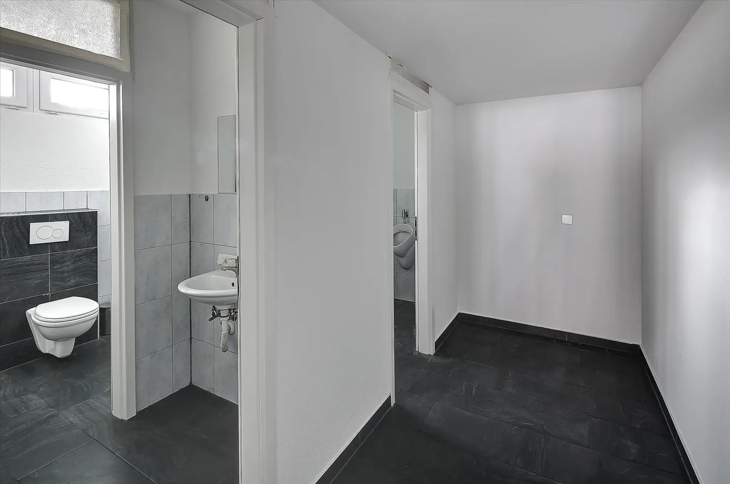 Attractive commercial space in a prime location in Grenchen for rent! - Photo 6 of 7