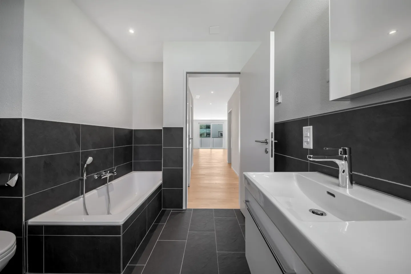 Grosszügige Neubauwohnung mit Weitblick - Foto 5 von 8