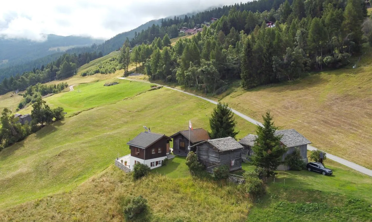 Chalet stupendo con terreno a Unterbäch (VS) - Foto 1 di 11