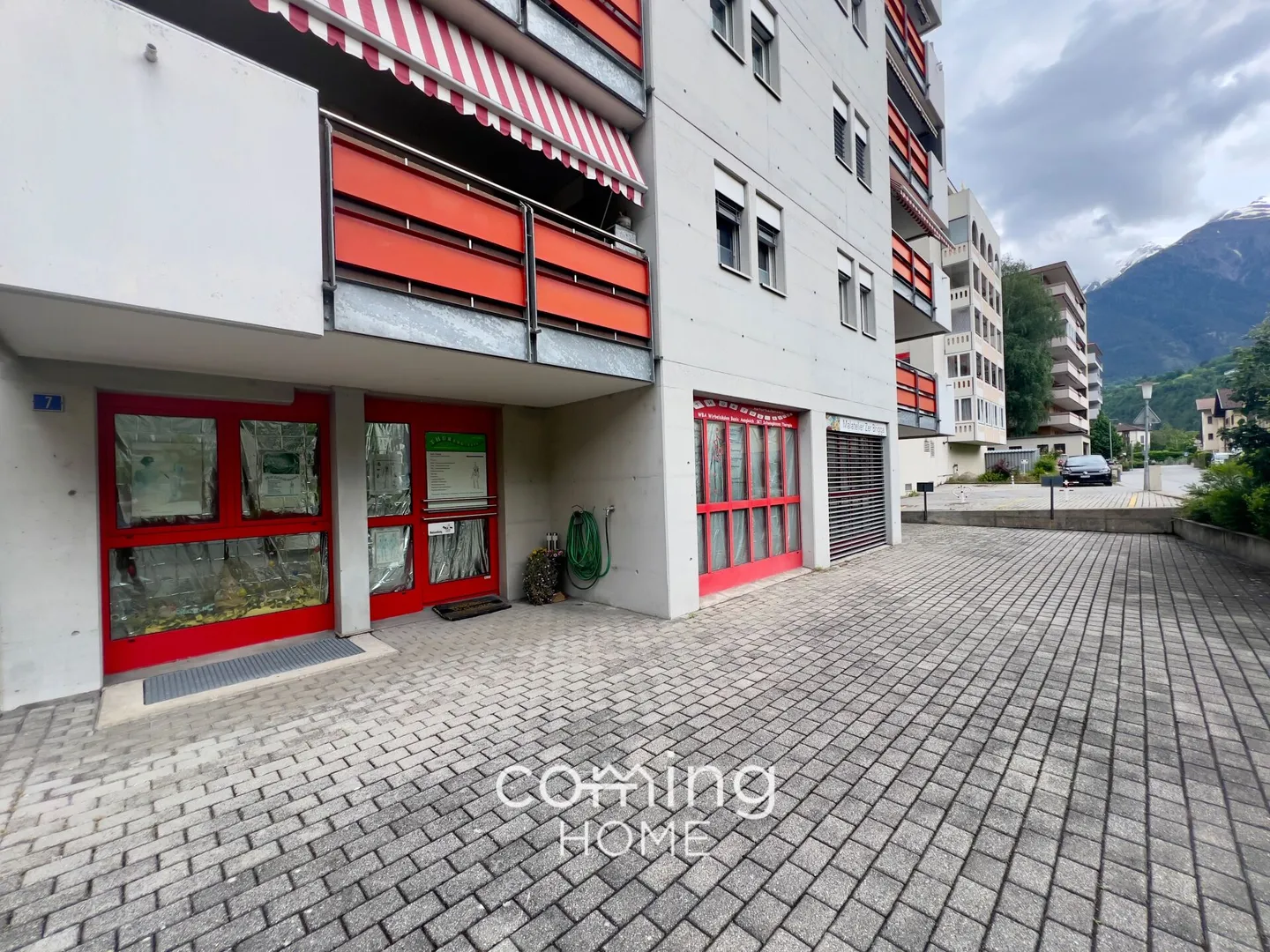 Unique 1.5-room property in Naters - ideal as a practice, studio, or office - Photo 1 of 9