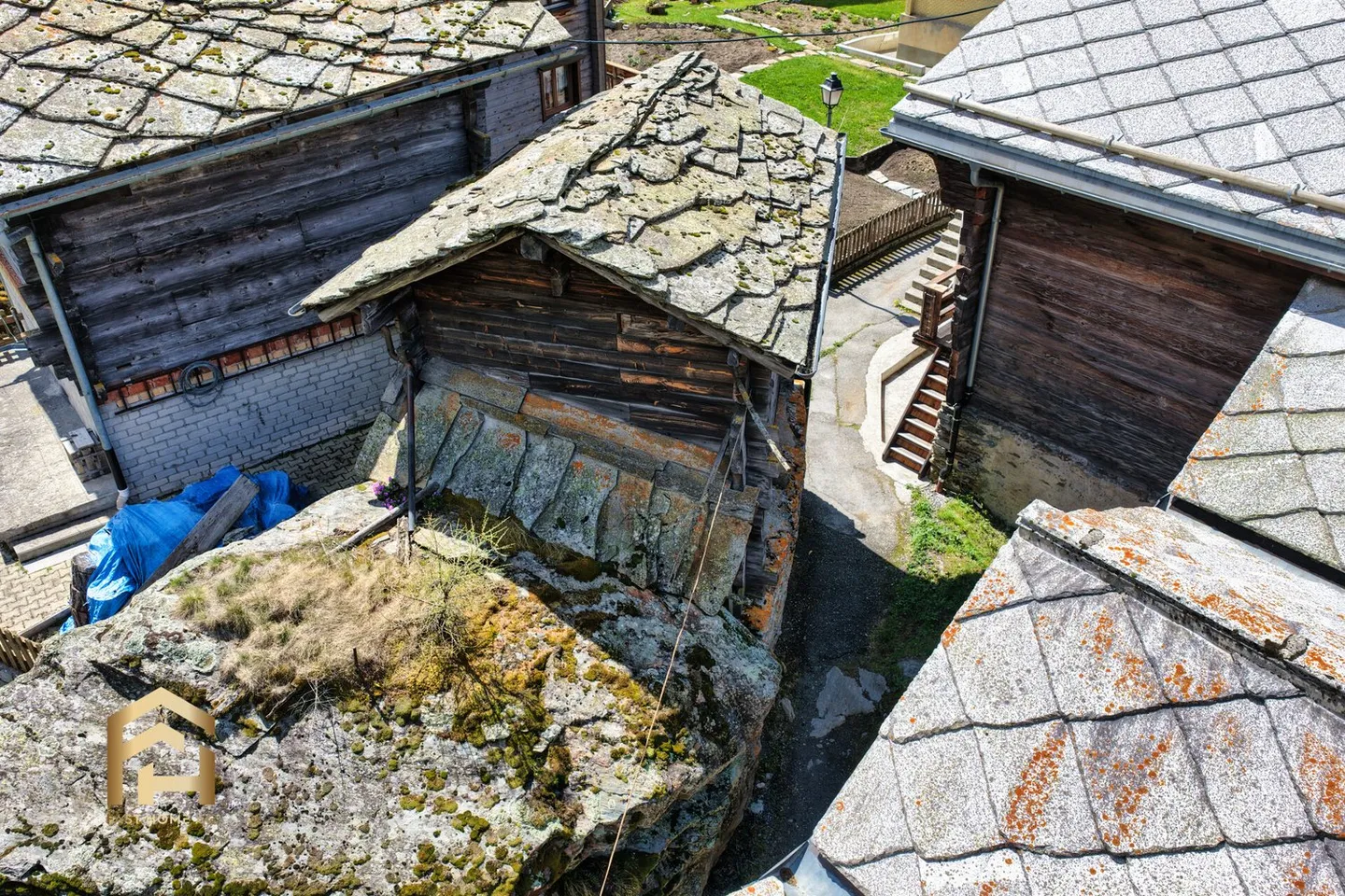 Fienile storico vallesano con fascino nel cuore di Saas-Balen - Foto 5 di 13