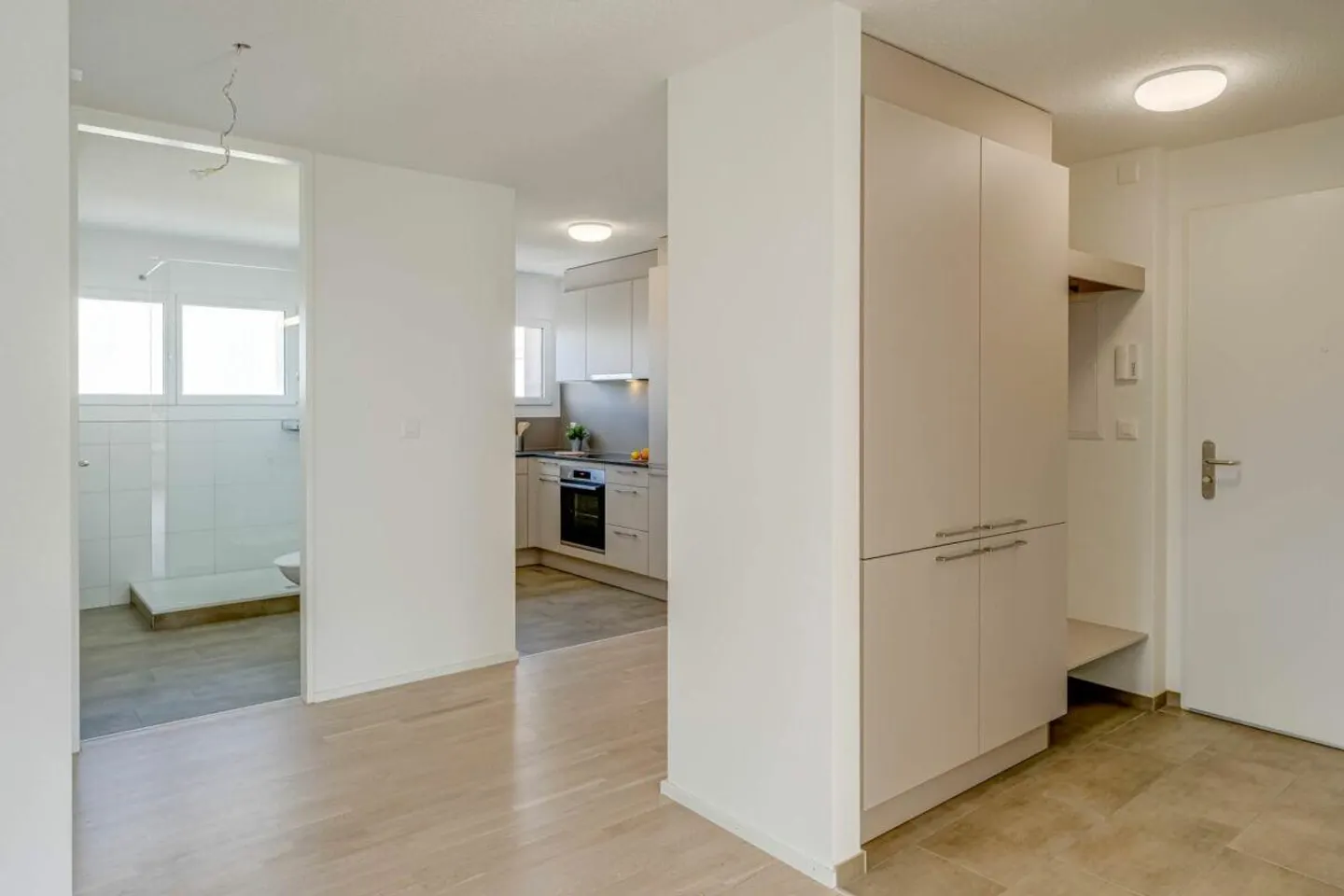 Modern 3.5 Room Apartment - Photo 2 of 9