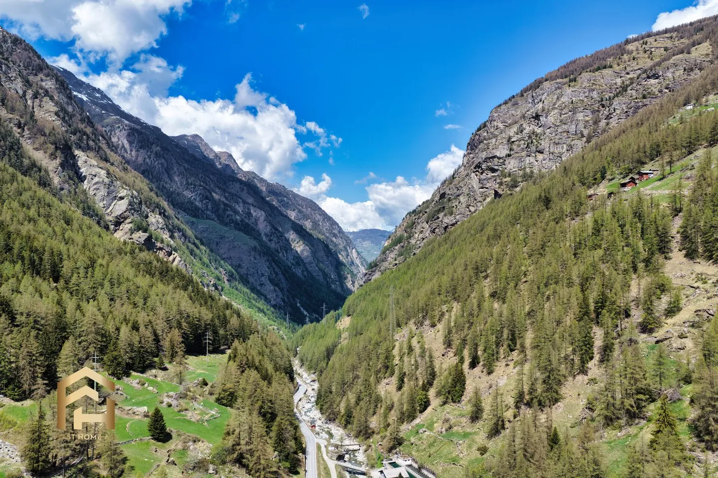 Fienile storico vallesano con fascino nel cuore di Saas-Balen - Foto 9 di 13