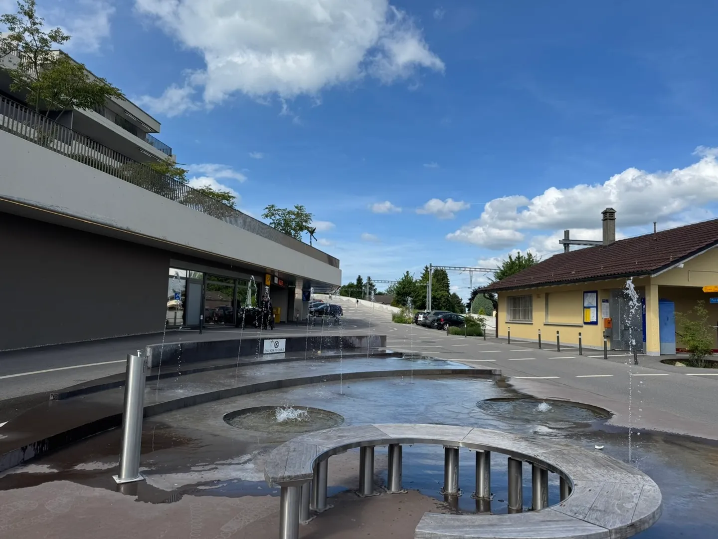 Place à motos couverte - Photo 1 sur 4