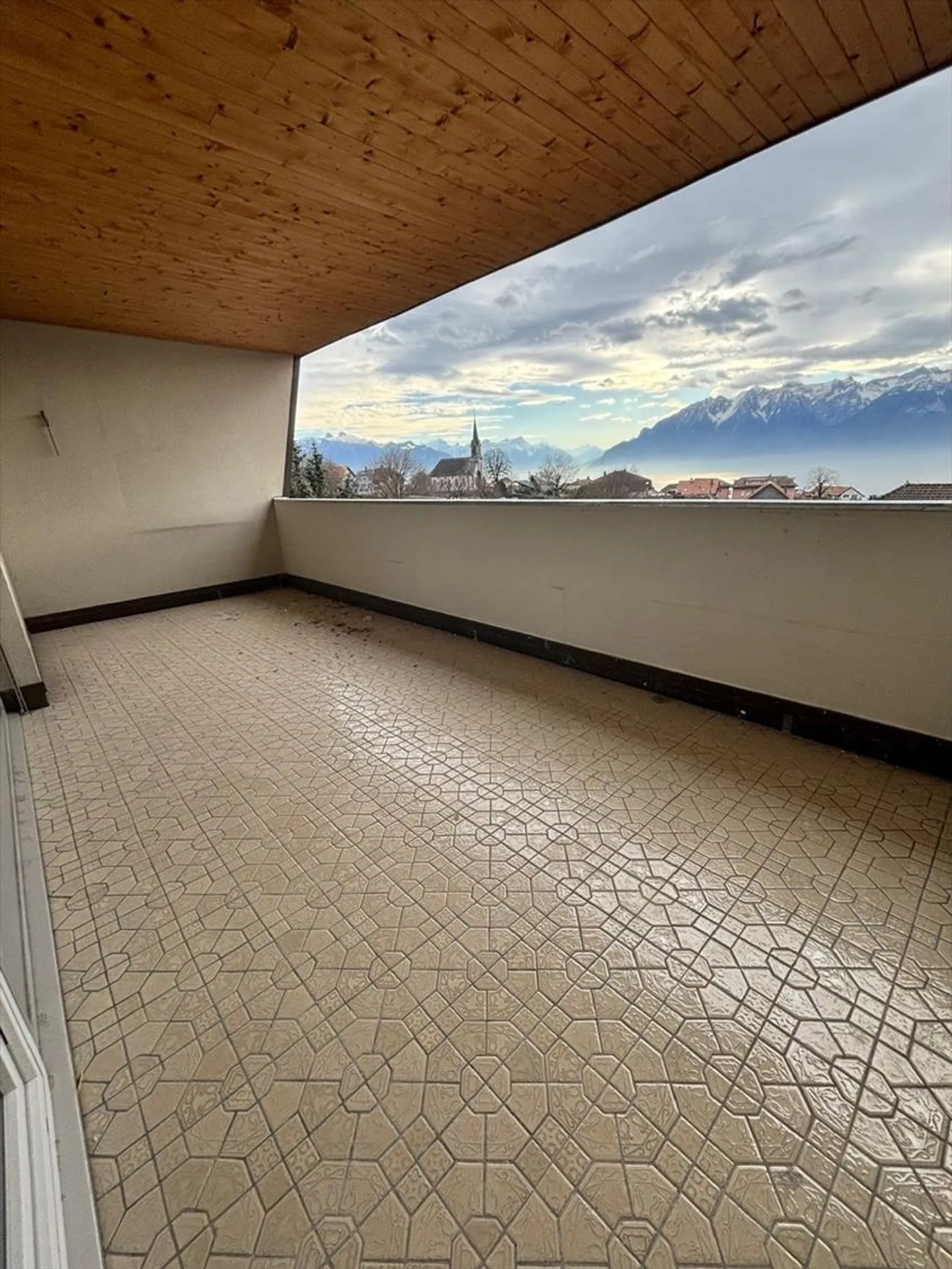 Ultimo piano 4.5 stanze - Foto 1 di 10