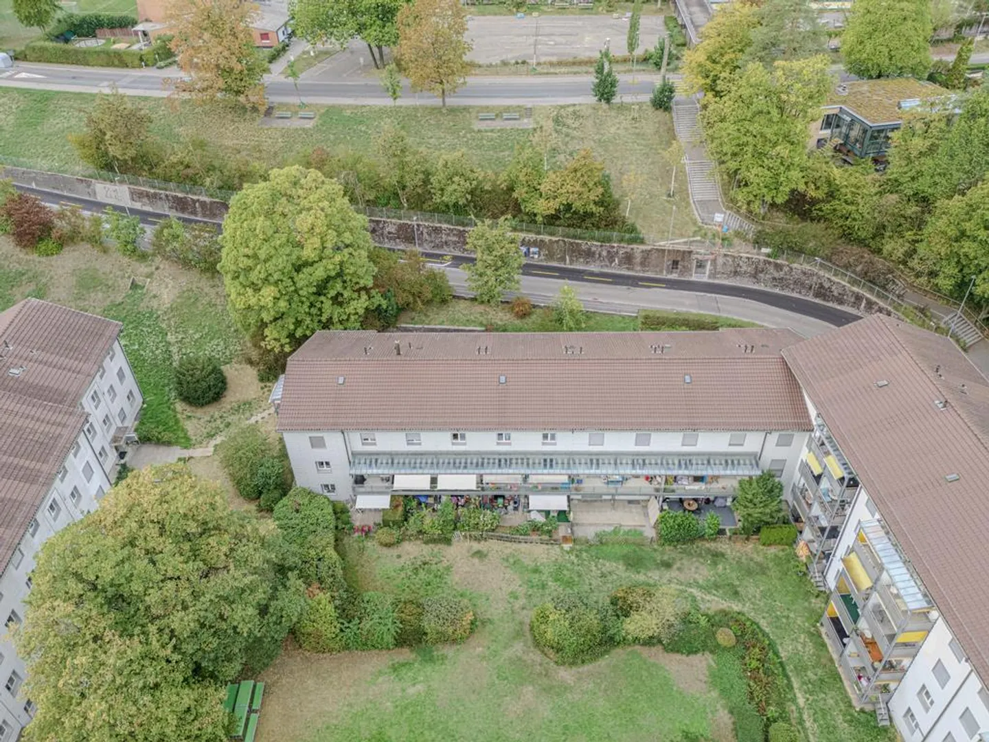 Appartement rénové de 3 pièces avec terrasse à louer - Photo 1 sur 12