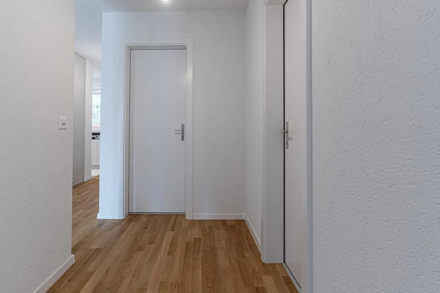 Appartement rénové de 3 pièces avec terrasse à louer - Photo 4 sur 12