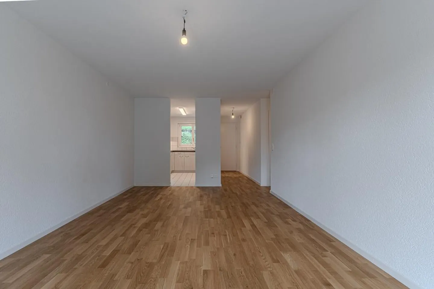 Appartement rénové de 3 pièces avec terrasse à louer - Photo 6 sur 12