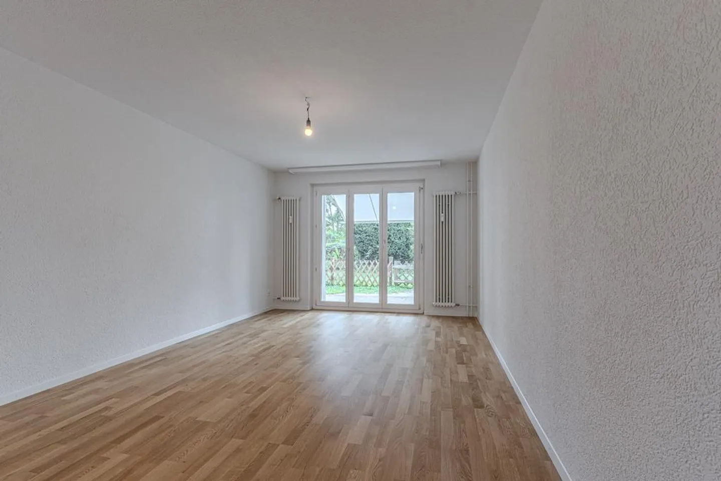 Appartement rénové de 3 pièces avec terrasse à louer - Photo 7 sur 12