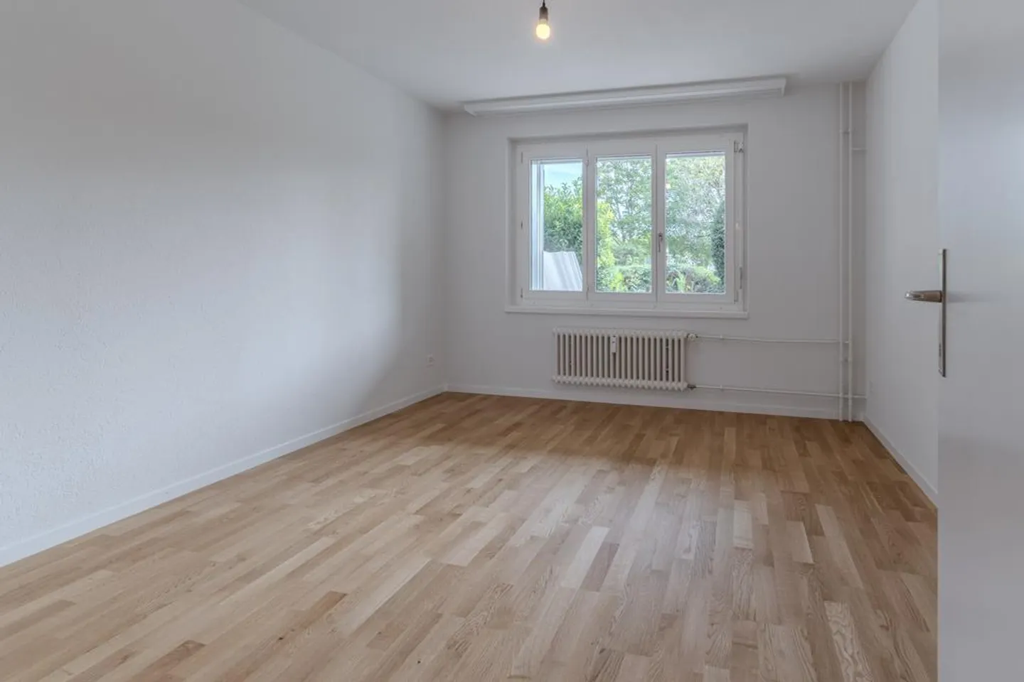 Appartement rénové de 3 pièces avec terrasse à louer - Photo 8 sur 12