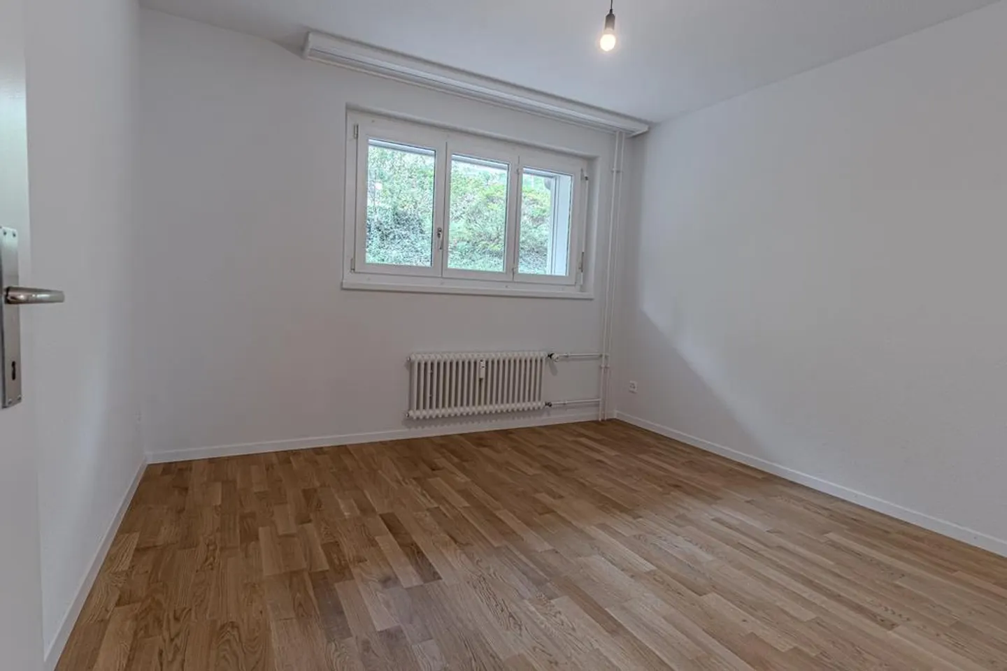 Appartement rénové de 3 pièces avec terrasse à louer - Photo 9 sur 12