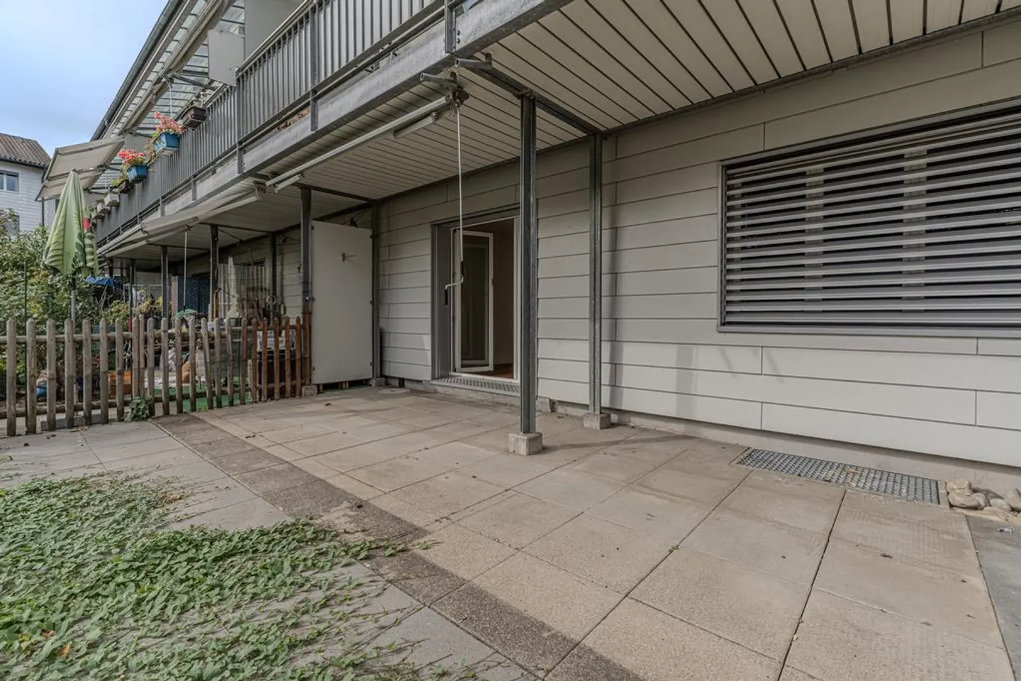Appartement rénové de 3 pièces avec terrasse à louer - Photo 10 sur 12