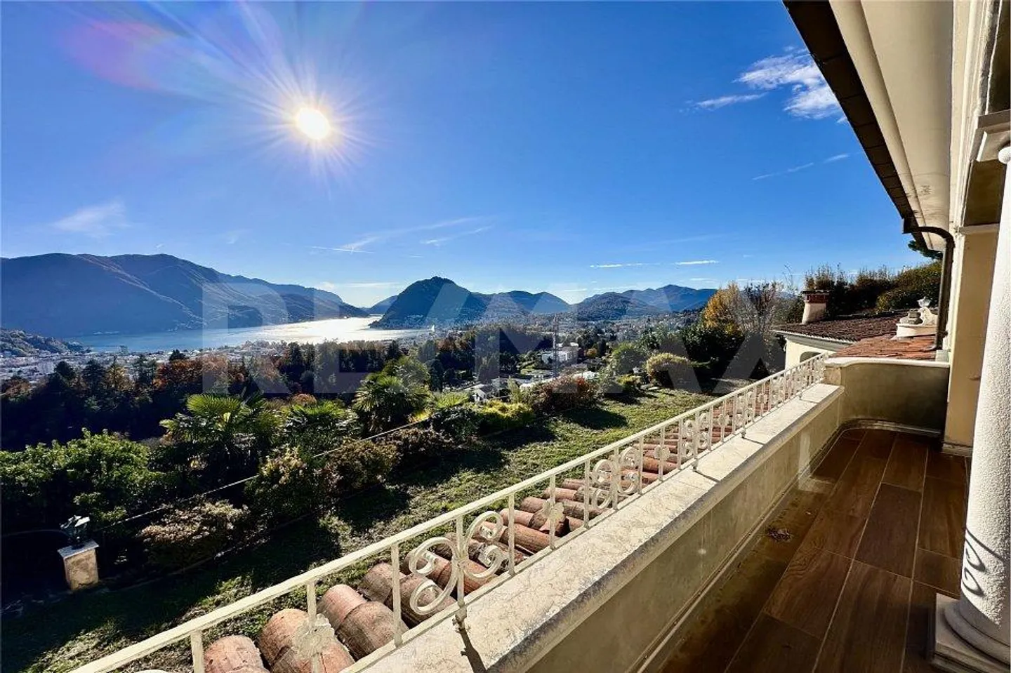 Villa Méditerranéenne Élégante avec Grand Jardin - Photo 3 sur 13