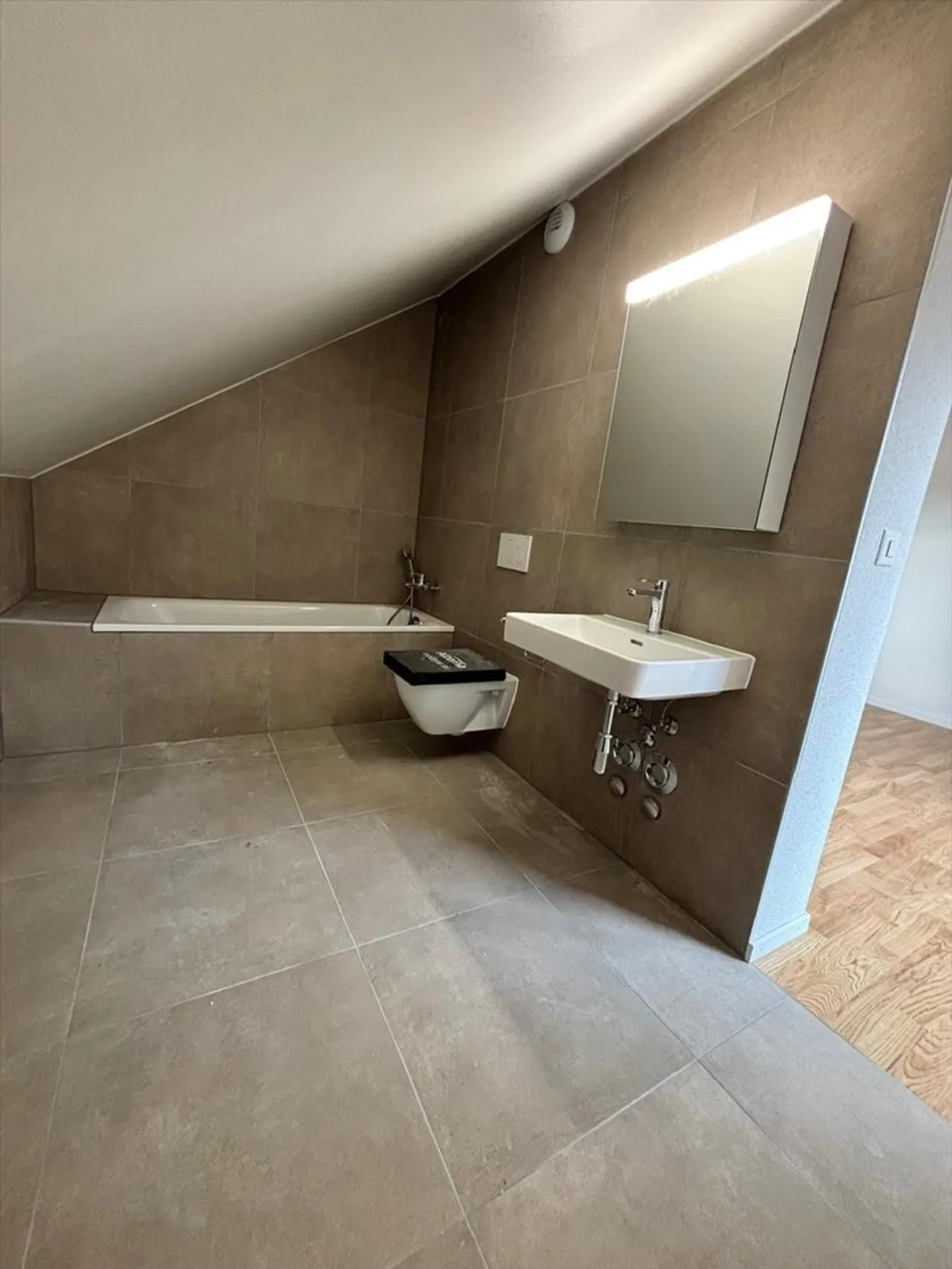 Ultimo piano 4.5 stanze - Foto 8 di 10